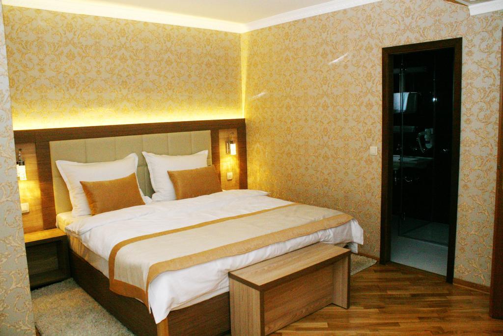 Elegance 4*
