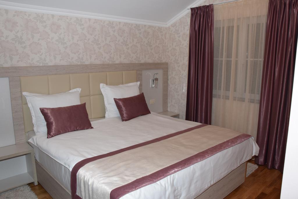 Elegance 4*