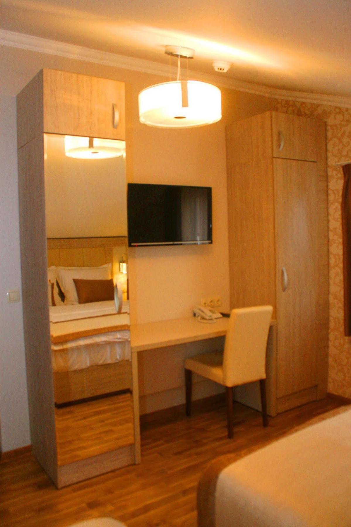 Elegance Hotel