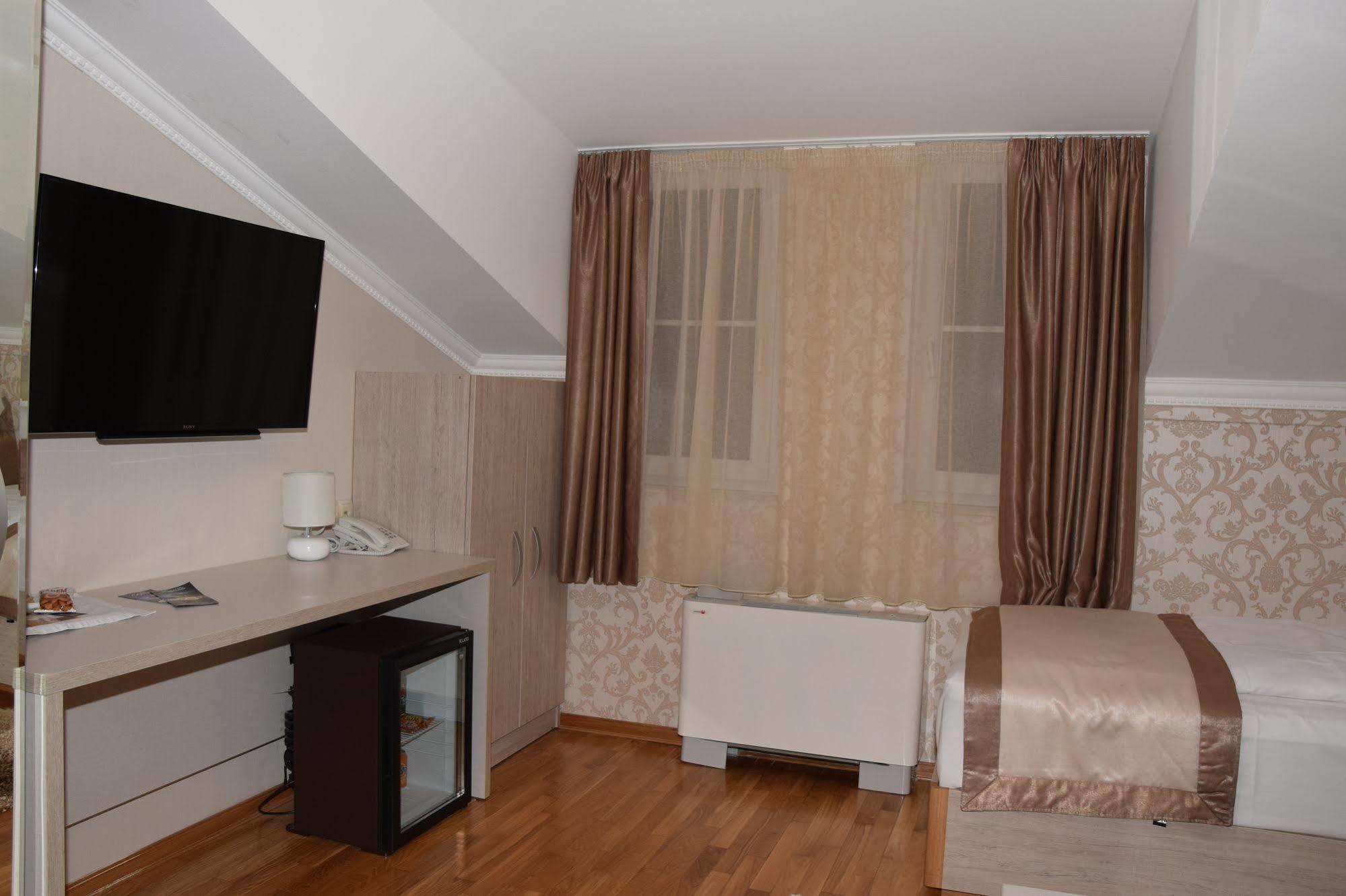 Elegance 4*