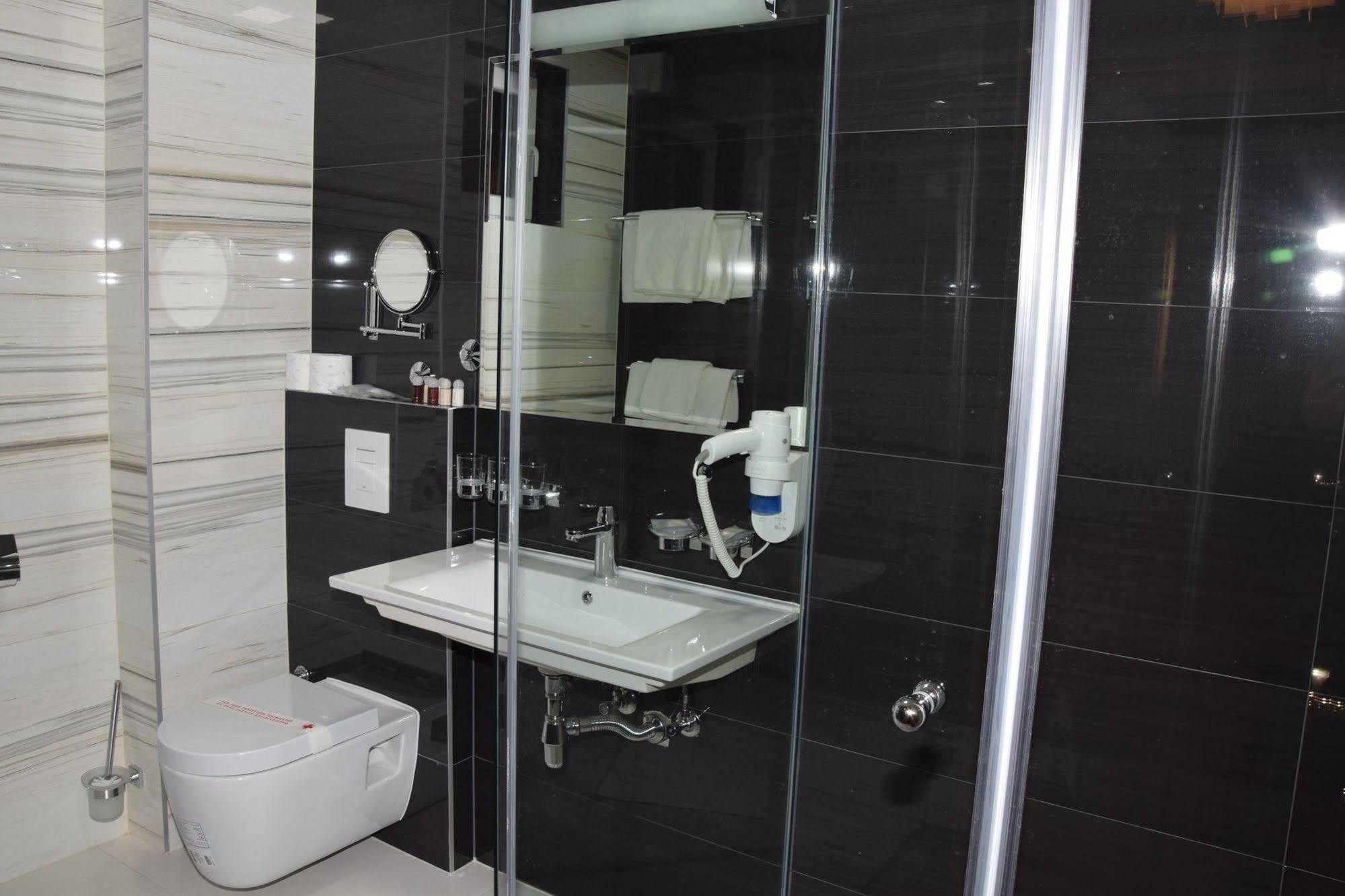 Elegance 4*